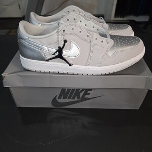 Nike Air Jordan 1 Retro Low OG Gray/Metallic Silver Men Sz 13